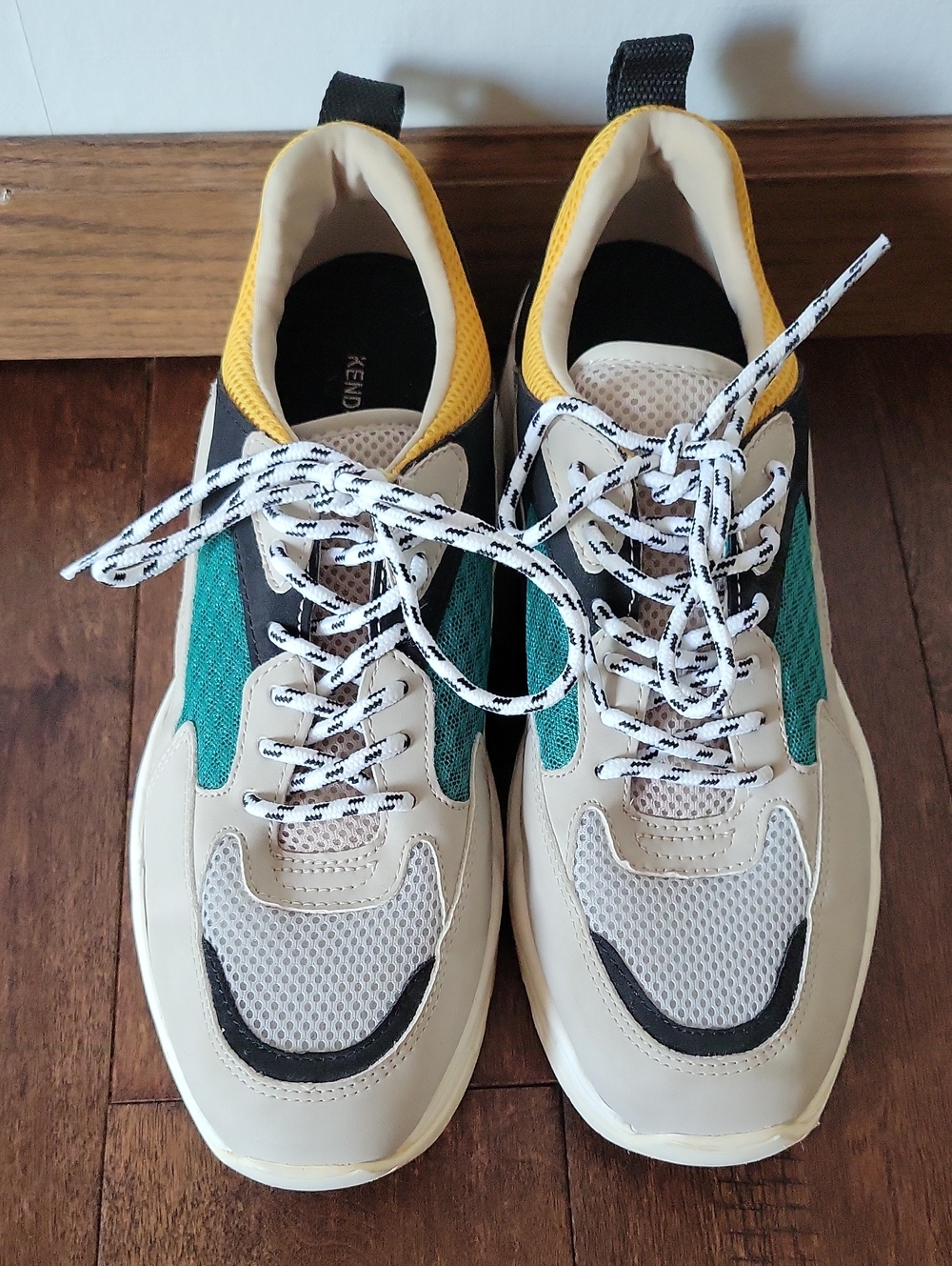Kendall + Kylie Casual Sneakers Size 9.5